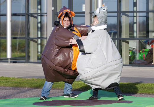 Obtenha trajes de sumô de Macaco e Rinoceronte para jovens e idosos online. Compre ternos de sumô infláveis ​​na JB Insuflaveis Portugal