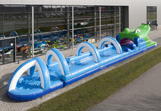 Compre escorregador de barriga inflável com tema de crocodilo de 18 m de comprimento para crianças. Encomende escorregas insufláveis ​​online na JB Insuflaveis Portugal