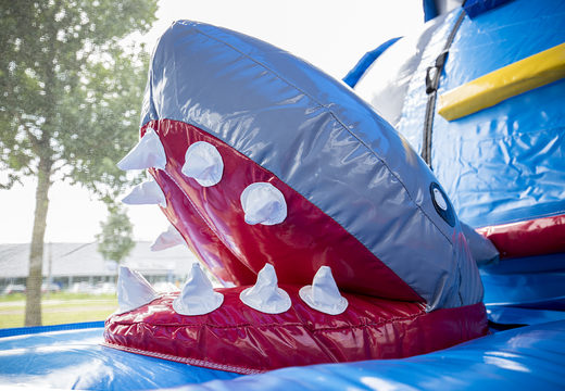 Compre uma pista de obstáculo inflável de 8 m para tubarões com objetos 3D para crianças. Ordene pistas de obstáculos infláveis ​​agora online em JB Insuflaveis Portugal