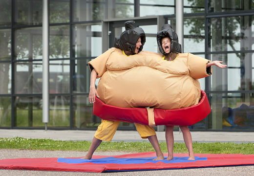Encomende trajes de sumô gêmeos infláveis ​​para crianças. Compre castelos insufláveis ​​agora online na JB Insuflaveis Portugal