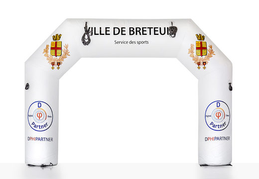 Arco de meta insuflável ​​Ville de Breteur infláveis ​​feitos sob medida para venda na JB Promotions Portugal. Ordene um design grátis para arcos de meta insufláveis ​​de publicidade no seu próprio estilo agora