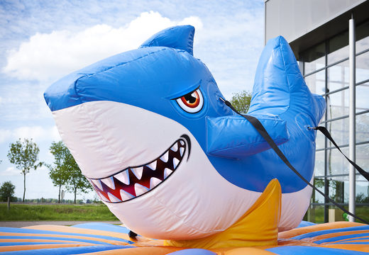 Passeio inflável com tema de tubarão para crianças e adultos. Compre atração inflável online na JB Insuflaveis Portugal