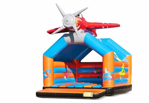 Compre um grande interno castelo insuflável com tema de avião para crianças. Disponível na JB Insufláveis ​​Portugal online