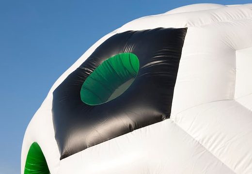 Castelo super insuflável de futebol nas cores verde preto e branco para crianças. Compre castelos insufláveis online na JB Insufláveis ​​Portugal