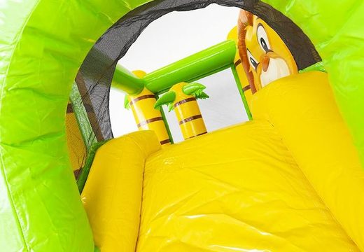 Compre um pequeno segurança inflável com slide no tema da selva